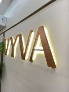 Leia mais sobre o artigo Vitrine que Vende: Comunicação Visual que Para o Pedestre | HColor